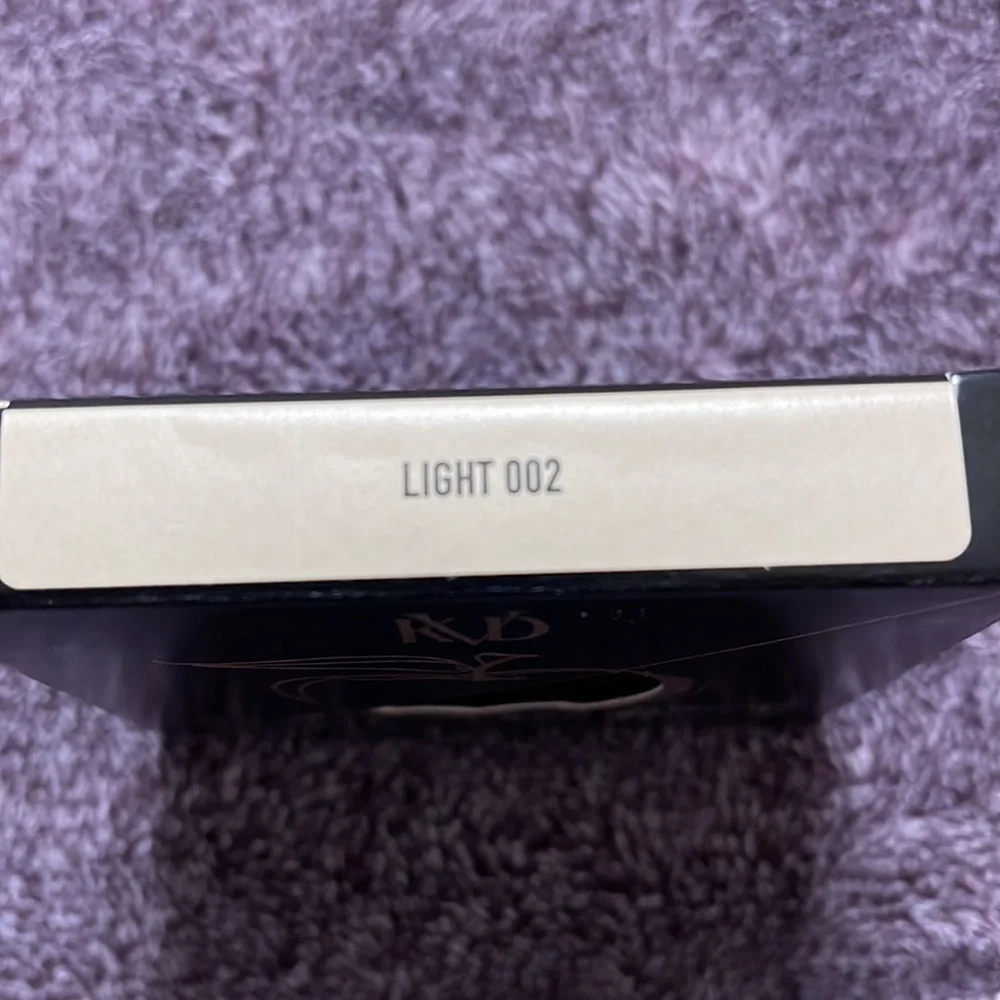 KVD Good Apple Light 002 Skin-Perfecting Hydrating Foundation Balm